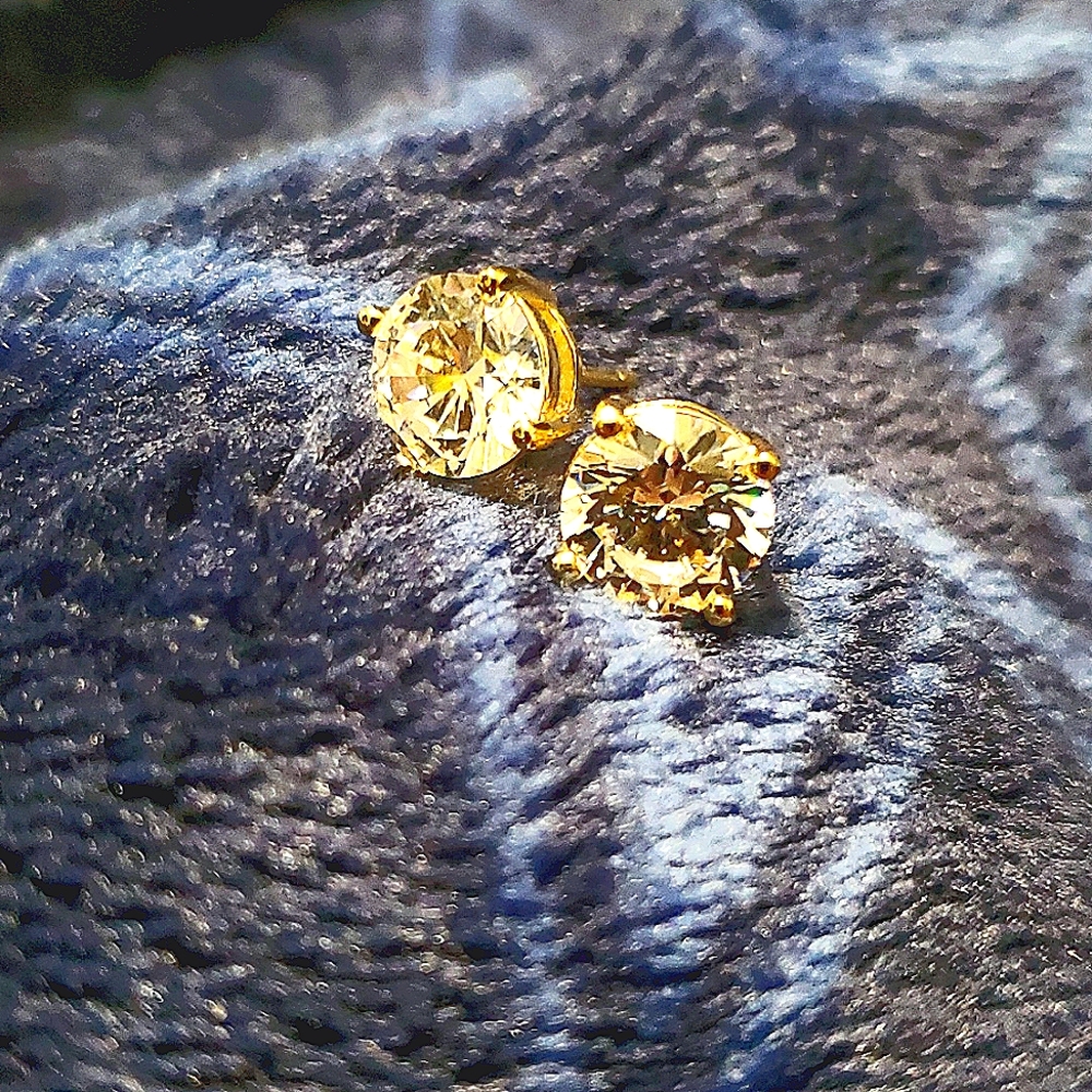 2 carat moissonite stud earrings basket set in 18 carat gold